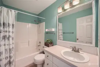 Upstairs full bathroom