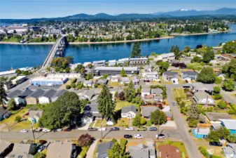 Live in the desirable neighborhood of Manette! Close to everything!