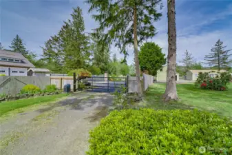 RIVERVIEW LN GATE