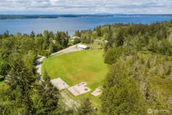 Park in the middle of the island includes a pickleball court.
