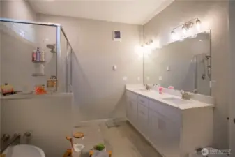 Double sink vanity