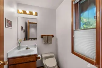 1/2 bath (Main)