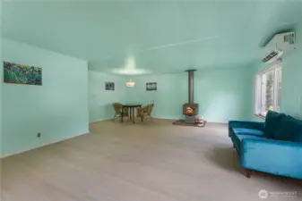 The home features new laminate flooring throughout