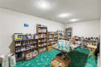 This wonderful 55+ community has it's own library for the residents