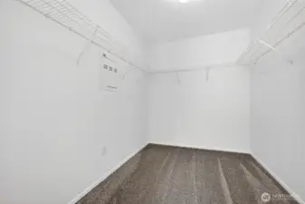 Primary suite walk in closet