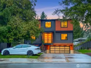 Additional parking space at the front lawn