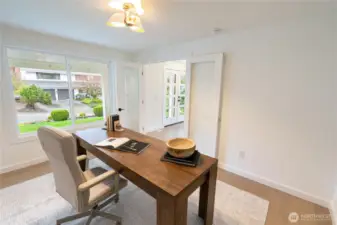 Flexible office or bedroom space.