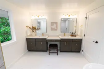 This home feels so crisp, fresh and new.