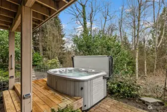 Hot tub w/decking & tons of privacy
