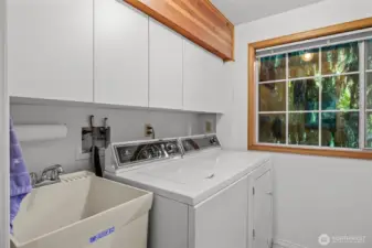 Laundry off bonus space. Washer & dryer stay with home.