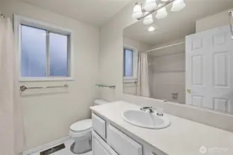 Upper level full bath.