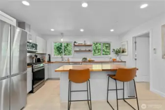 Gas stovetop with electric oven features air fry technology and dehydration settings