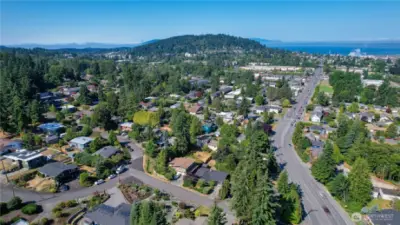 Whatcom Falls Park is close by and downtown is just a short trip away