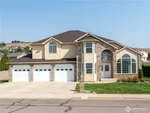 1649 Huntwood Lane