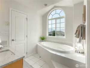 Soaker tub