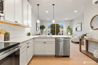 Photographs are for illustrative purposes only. Features, finishes, interior/exterior colors, landscaping and floorplan shown may vary from actual homes built.