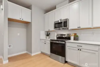 Photographs are for illustrative purposes only. Features, finishes, interior/exterior colors, landscaping and floorplan shown may vary from actual homes built.