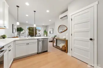 Photographs are for illustrative purposes only. Features, finishes, interior/exterior colors, landscaping and floorplan shown may vary from actual homes built.