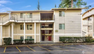 Welcome home to affordable condominium living in the heart of Bellingham. Ideally located near Western Washington University and Bellingham’s Southside amenities, this community offers no rental cap, pet-friendly policies for both cats and dogs, and reasonable monthly dues.
