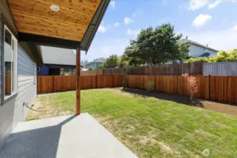 Photos of a similar house in the neighborhood