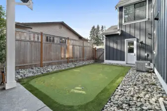 putting green in your back yard