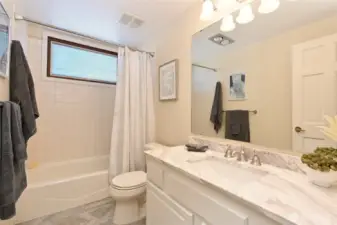 Full main floor updated bath.