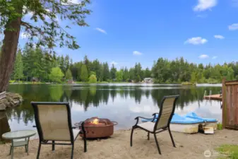 Fish, swim, relax, entertain, birdwatch, or launch your boat from your beach.  A special moment!
