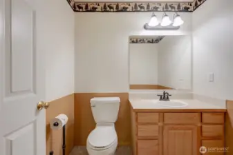 1/2 Bathroom Main Floor
