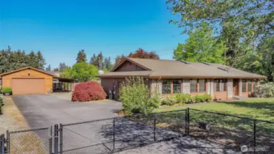 Gated and Fully fenced yard