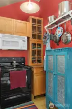 The seller enjoys preparing meals for friends all year round here!