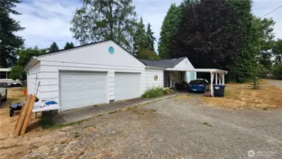 Extra large 2 car garage!
