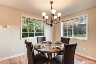 Dining room large enought to accomodate a large table!