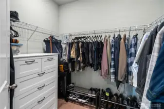 Walk in closet through the bathroom