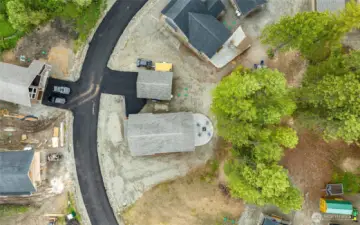 Situated in the mountains on a paved road and within a community with year-round access, Roslyn Ridge provides the perfect retreat from the hustle and bustle of the city.