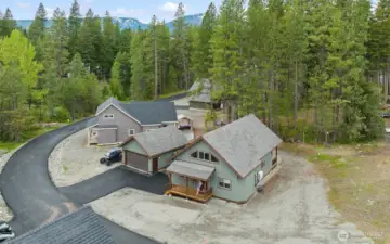 From Roslyn Ridge, you’re just minutes from Lake Cle Elum, the city of Roslyn, and a network of scenic trails perfect for year-round adventure.