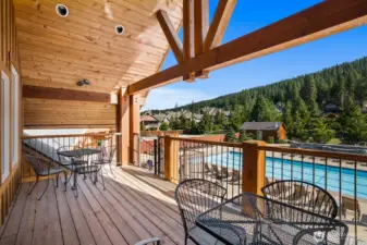 Enjoy the beauty of the surroundings at the Roslyn Ridge Activity Center while basking in the warmth and sunshine of summer.