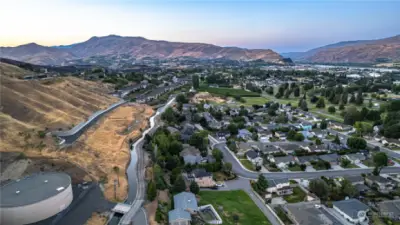 Views of the mountains, Columbia River & the Wenatchee Valley