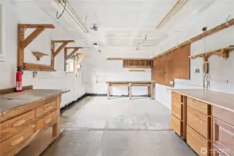 Shop w/ many built-ins