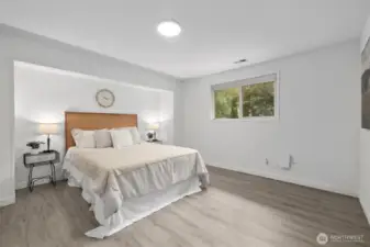 3rd bedroom, on the right