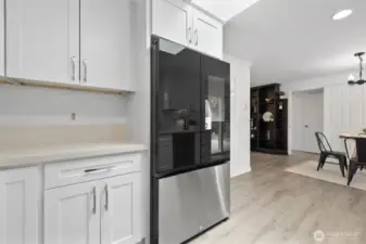 Fully remodeled kitchen, including smart refrigerator that stays with the home