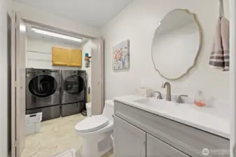 Laundryroom in Main Floor Bath