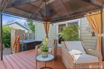 Hot tub off of the back deck is included!