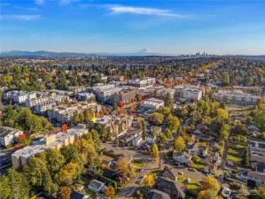 With a walkability score of 90+, enjoy easy access to the local shops, restaurants and parks, including Trader Joe's, one block away.