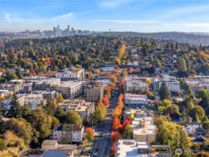 Greenwood is a neighborly community with great personality...minutes away from local shops, restaurants, and bars...there is no shortage of great food & drink!