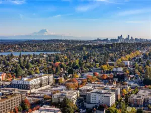 Green Lake, Downtown and Mount Rainier in the distance! Centrally located with easy access to I-5, and HWY99.