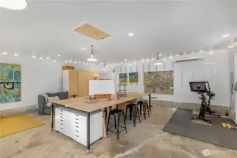 This HUGE 600+ sqft detached work space is an absolute DREAM for the artist, athlete, professional, ceramicist (wired for a kiln!)...you name it.  Finished and heated AND Air-conditioned!