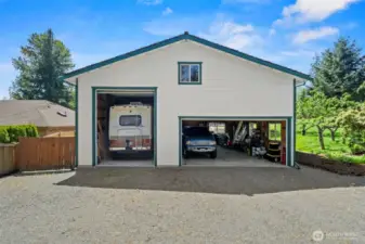 Large RV currently parked in the RV bay. Agents see supplements for shop dimensions.
