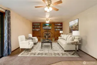 [This photo is virtually staged.]