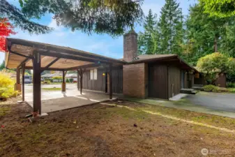 There’s room for up to 10 vehicles—perfect for car enthusiasts or large families.