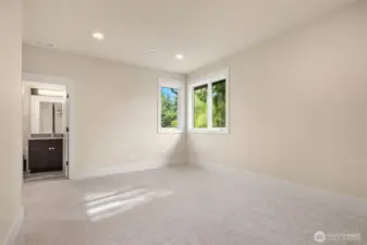 Upper Bed ensuite 1